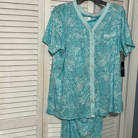 SELLING ARIA PIJAMAS FOR WOMEN SIZE XL SHORT SLEEVE NWT FLORAL COLOR - Picture 3 of 9